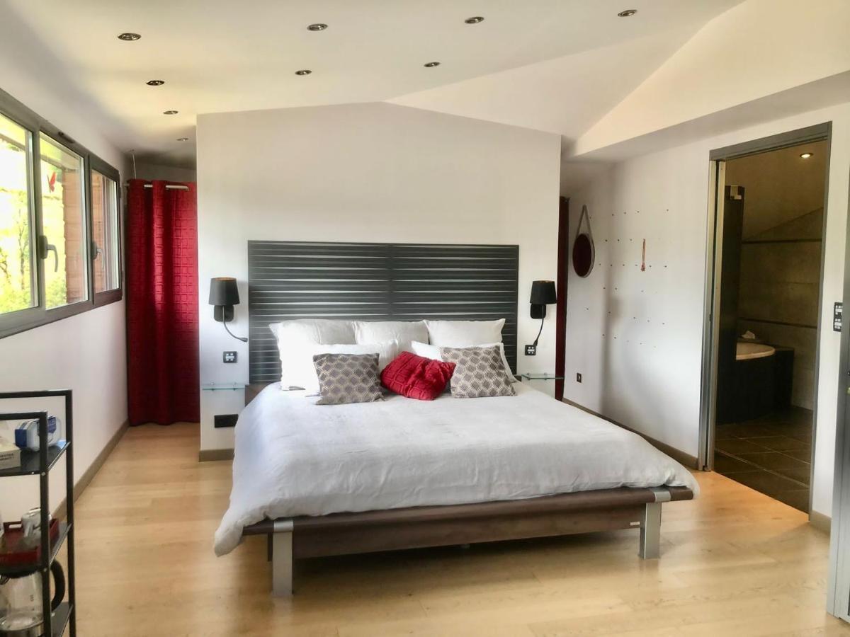 Bed and Breakfast Domaine De La Rue De La Tour Valsonne Exterior foto
