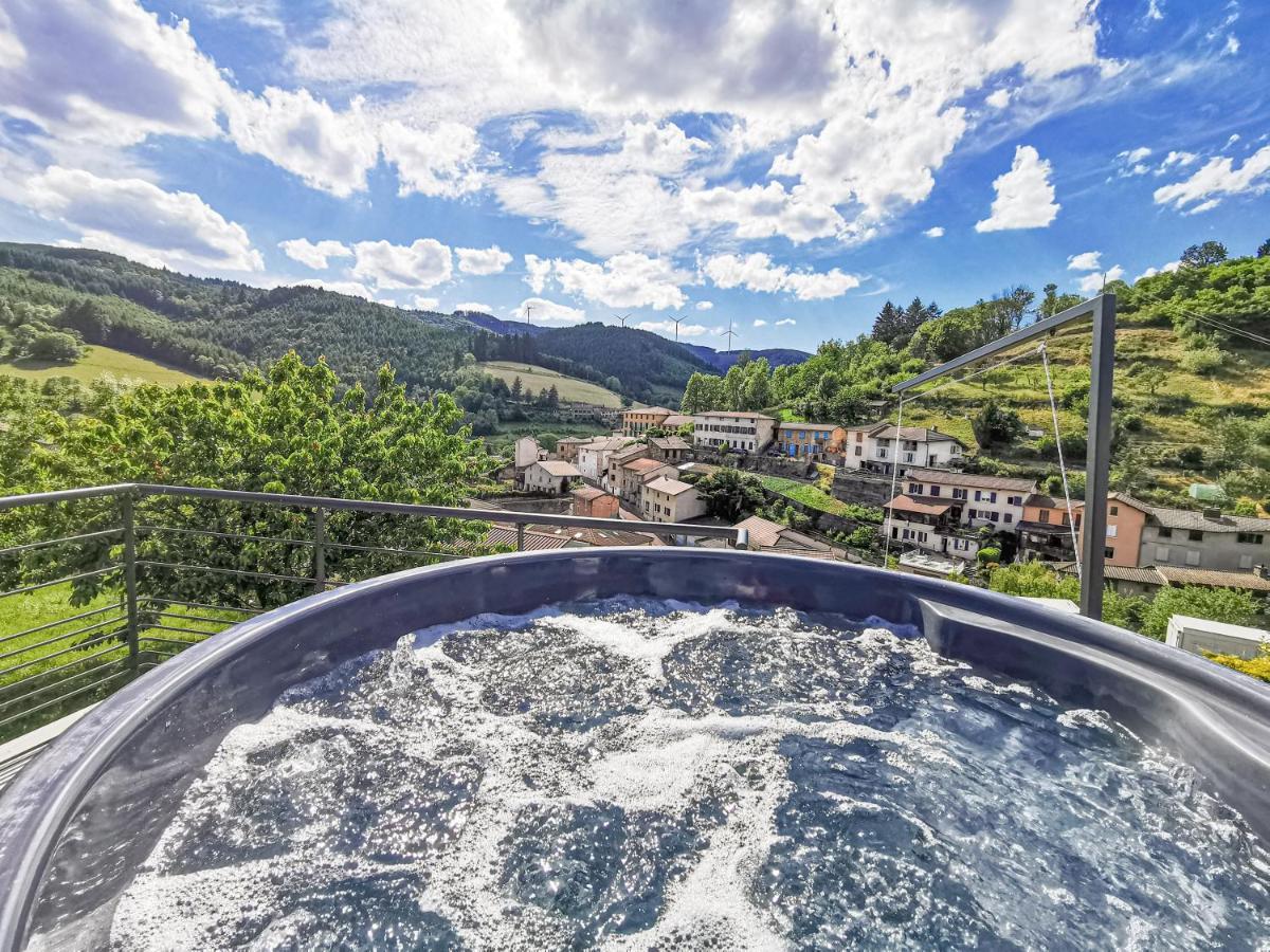 Bed and Breakfast Domaine De La Rue De La Tour Valsonne Exterior foto